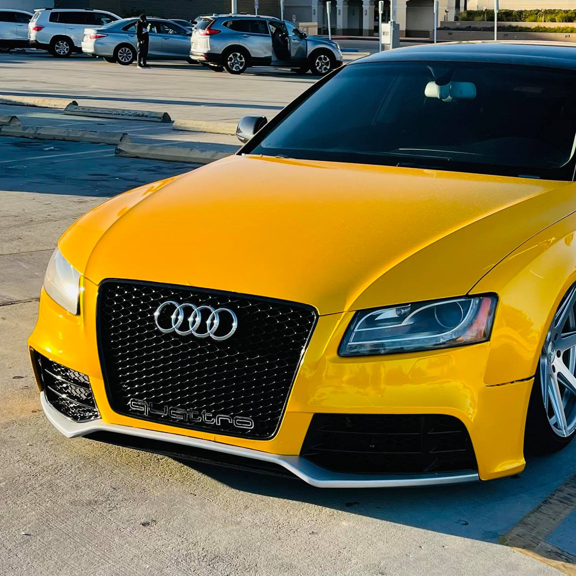 Vehicle application of Metal Paint Yellow