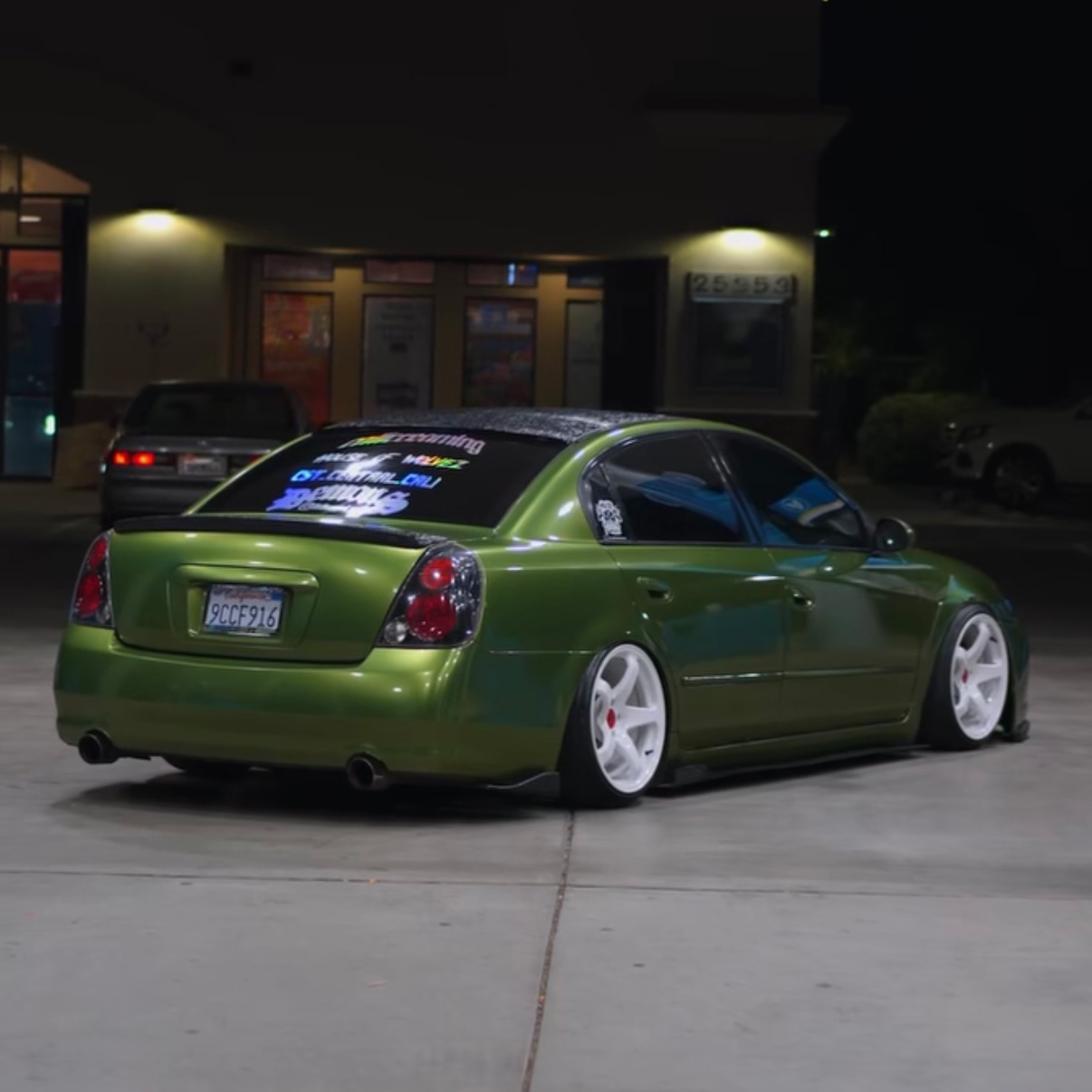 Vehicle application of Metal Paint Mamba Green