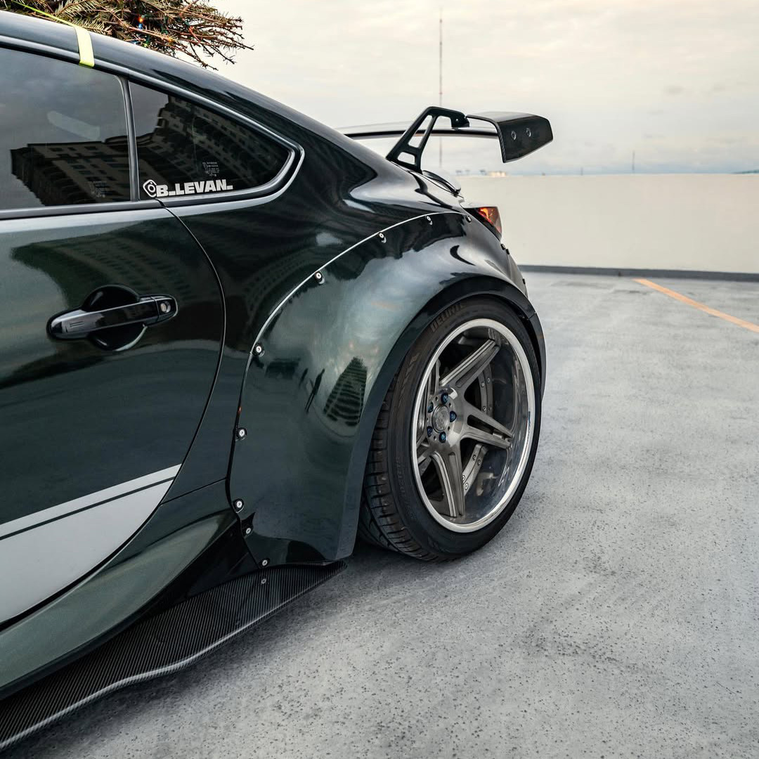 Vehicle application of Metal Paint Benzo Midnight Green