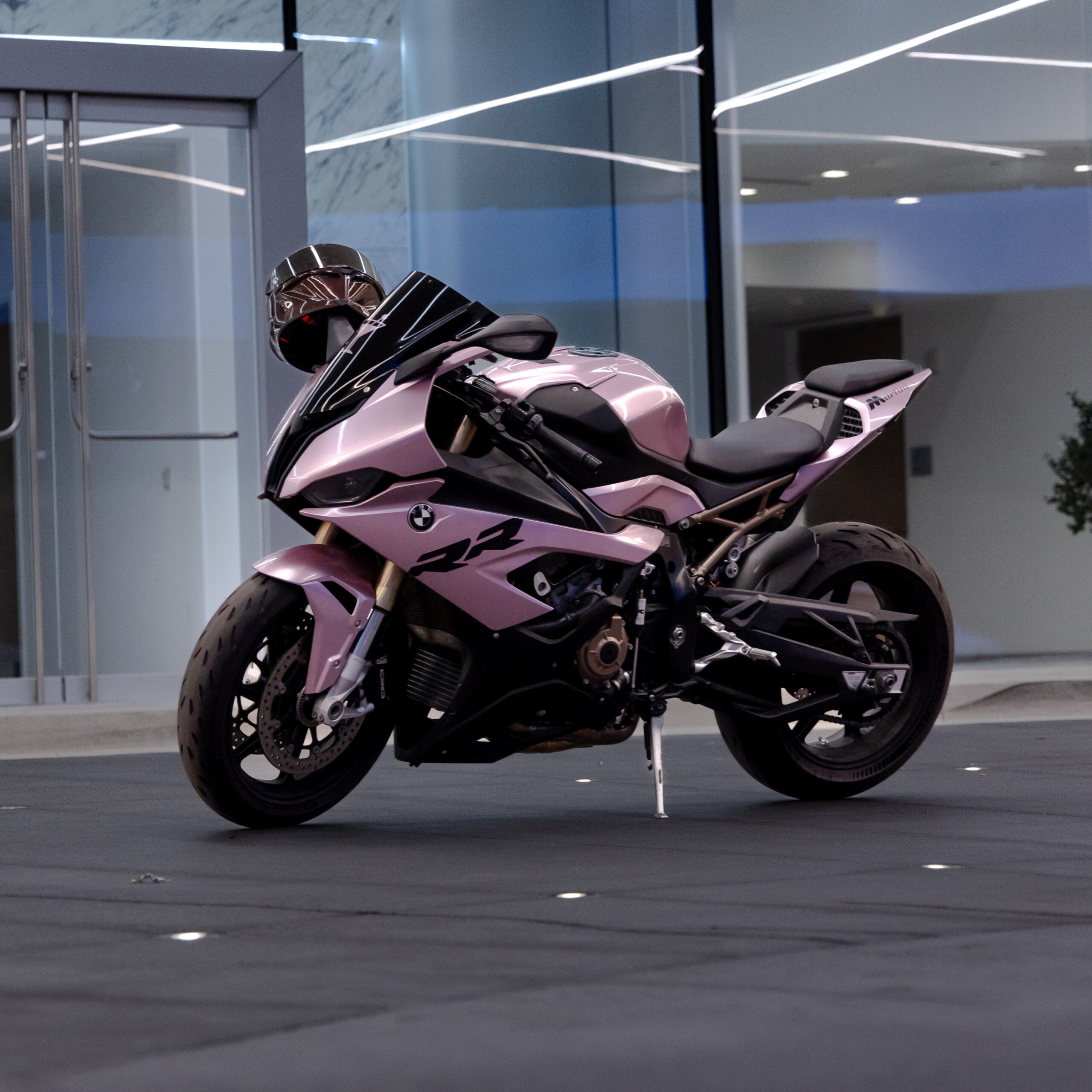 Vehicle application of Metal Paint Passion Pink